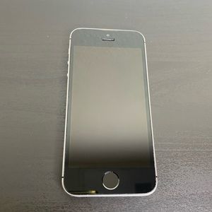 Apple iPhone SE 1st Generation 64GBSmartphone Unlocked